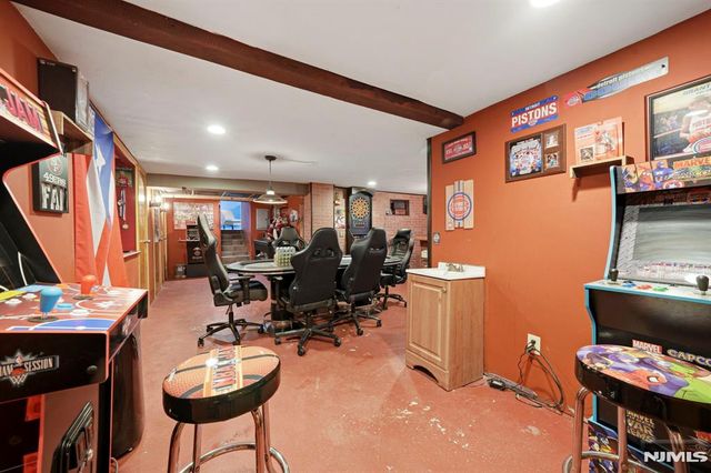 22 Federal Hill Road, Pompton Lakes, NJ 07442
