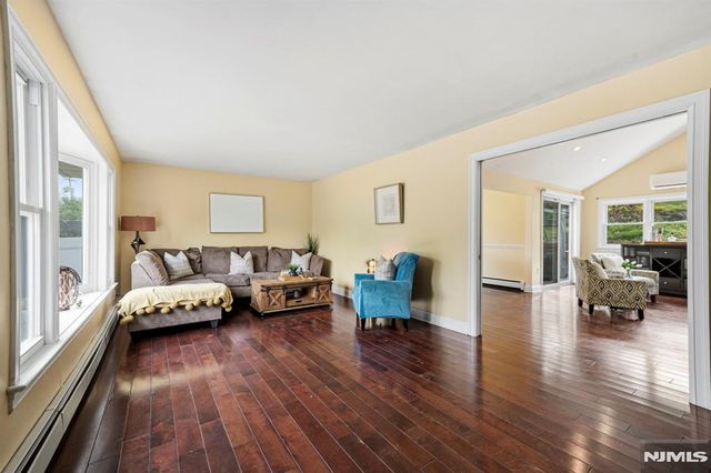 22 Federal Hill Road, Pompton Lakes, NJ 07442
