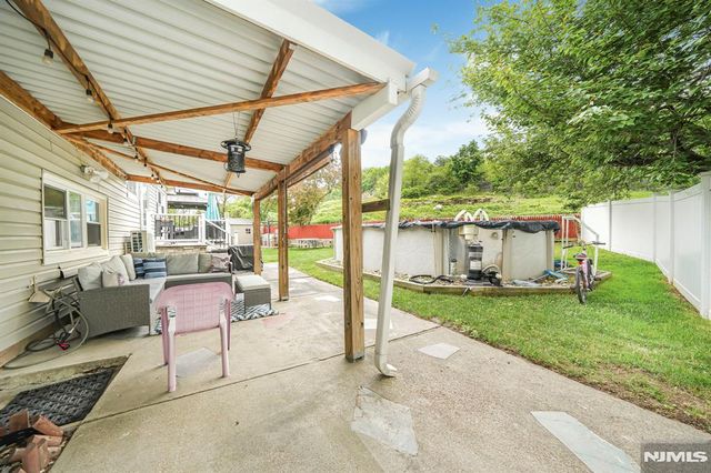 22 Federal Hill Road, Pompton Lakes, NJ 07442