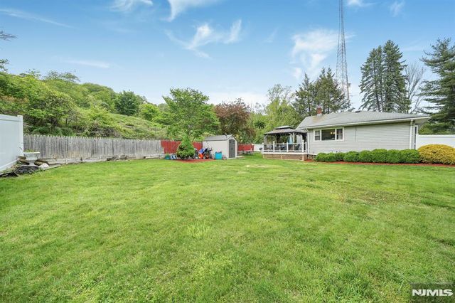 22 Federal Hill Road, Pompton Lakes, NJ 07442