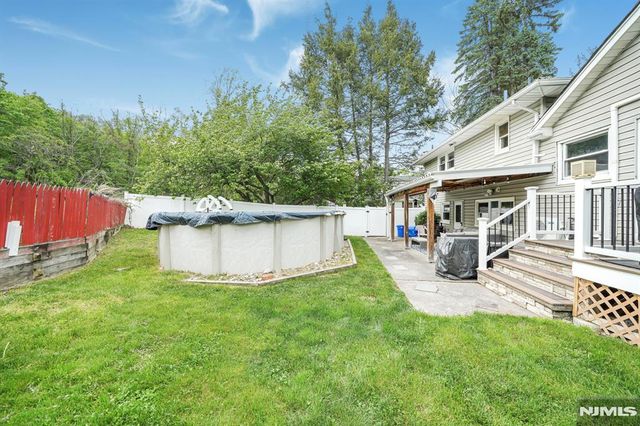 22 Federal Hill Road, Pompton Lakes, NJ 07442