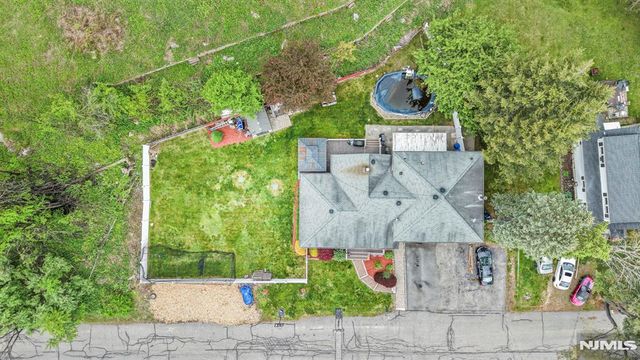 22 Federal Hill Road, Pompton Lakes, NJ 07442
