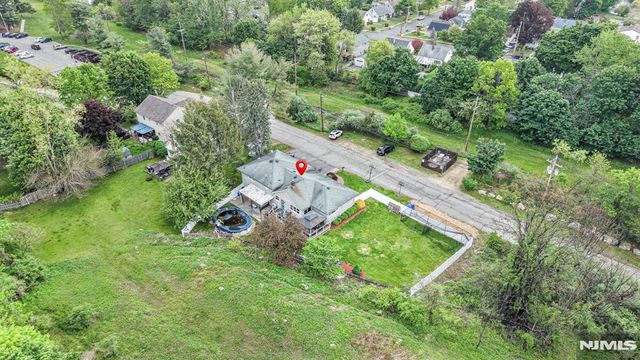 22 Federal Hill Road, Pompton Lakes, NJ 07442