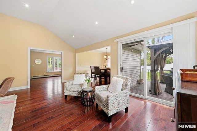 22 Federal Hill Road, Pompton Lakes, NJ 07442