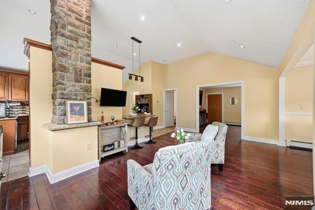 22 Federal Hill Road, Pompton Lakes, NJ 07442