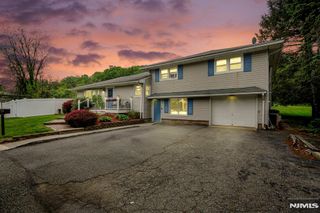 22 Federal Hill Road, Pompton Lakes, NJ 07442
