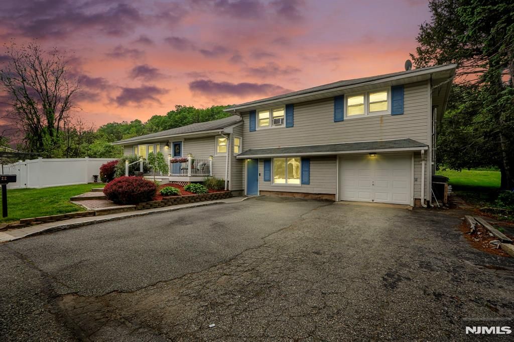 22 Federal Hill Road, Pompton Lakes, NJ 07442