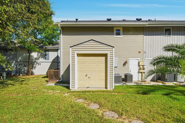 24 Lakeview Village, Conroe, TX 77356