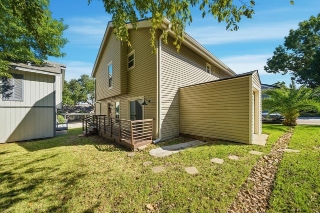 24 Lakeview Village, Conroe, TX 77356