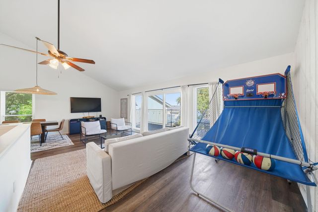 24 Lakeview Village, Conroe, TX 77356