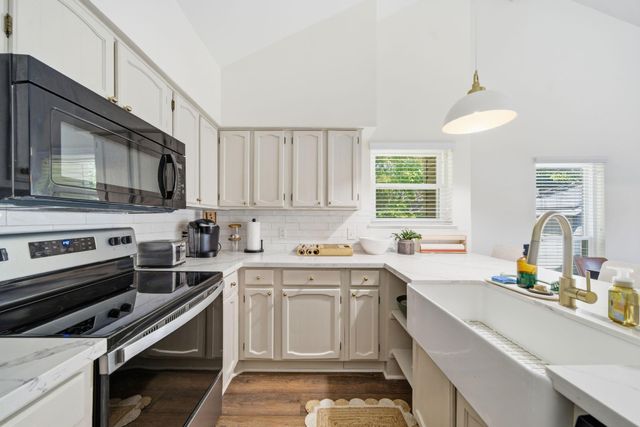 24 Lakeview Village, Conroe, TX 77356