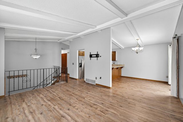 917 94th Avenue NE, Blaine, MN 55434