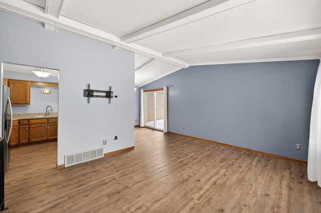 917 94th Avenue NE, Blaine, MN 55434