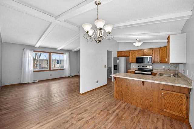 917 94th Avenue NE, Blaine, MN 55434