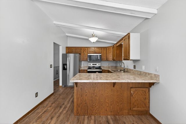 917 94th Avenue NE, Blaine, MN 55434