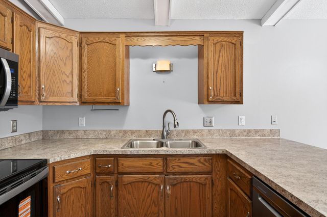 917 94th Avenue NE, Blaine, MN 55434