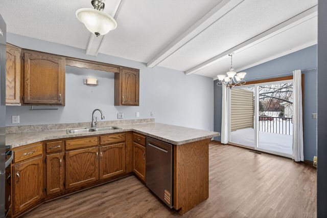 917 94th Avenue NE, Blaine, MN 55434