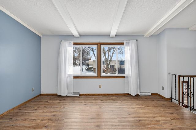 917 94th Avenue NE, Blaine, MN 55434