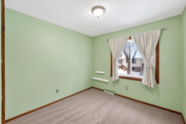 917 94th Avenue NE, Blaine, MN 55434