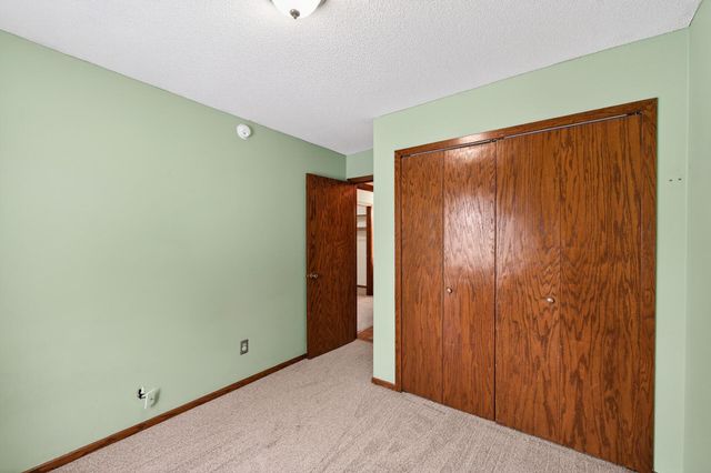 917 94th Avenue NE, Blaine, MN 55434