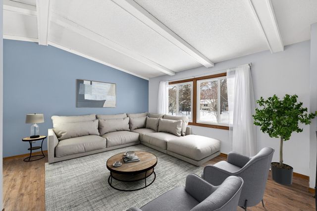 917 94th Avenue NE, Blaine, MN 55434