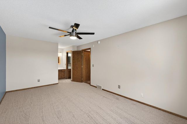 917 94th Avenue NE, Blaine, MN 55434