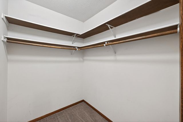 917 94th Avenue NE, Blaine, MN 55434