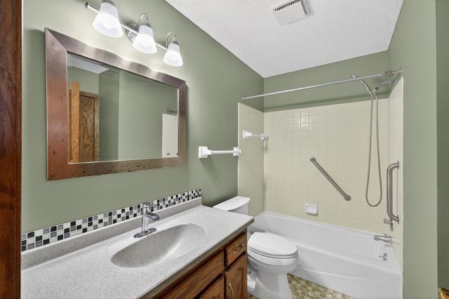 917 94th Avenue NE, Blaine, MN 55434