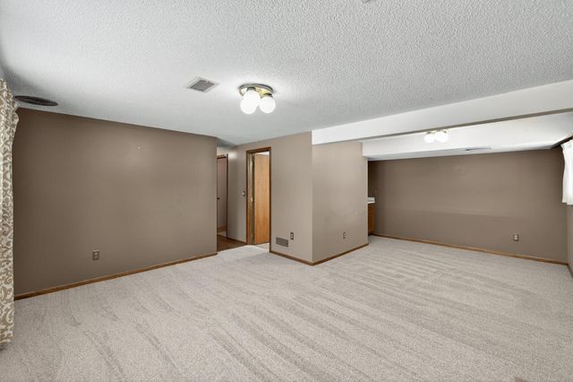 917 94th Avenue NE, Blaine, MN 55434