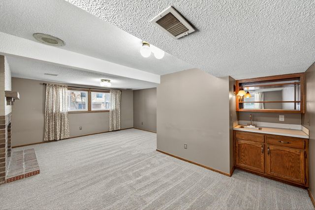 917 94th Avenue NE, Blaine, MN 55434