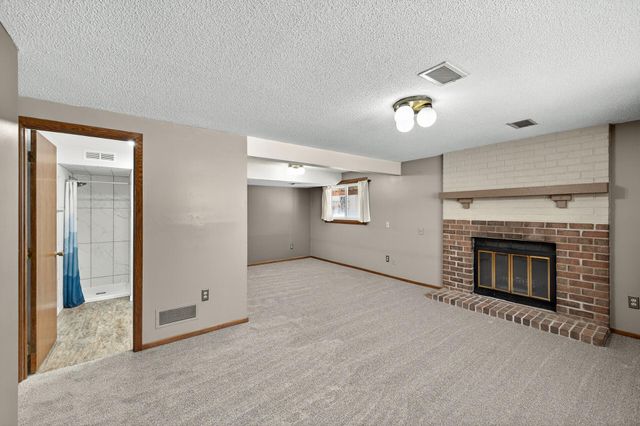 917 94th Avenue NE, Blaine, MN 55434