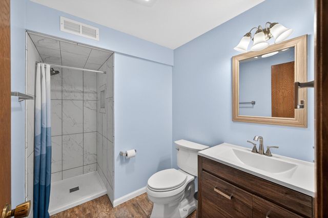 917 94th Avenue NE, Blaine, MN 55434