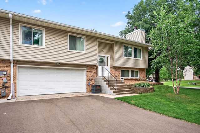 917 94th Avenue NE, Blaine, MN 55434