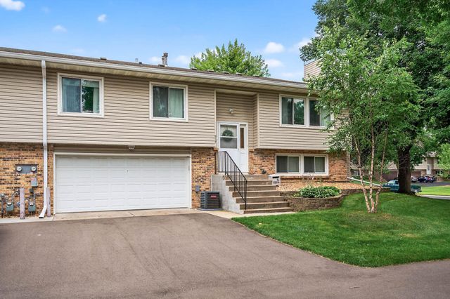 917 94th Avenue NE, Blaine, MN 55434