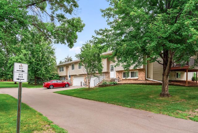 917 94th Avenue NE, Blaine, MN 55434