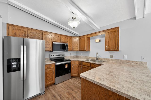 917 94th Avenue NE, Blaine, MN 55434