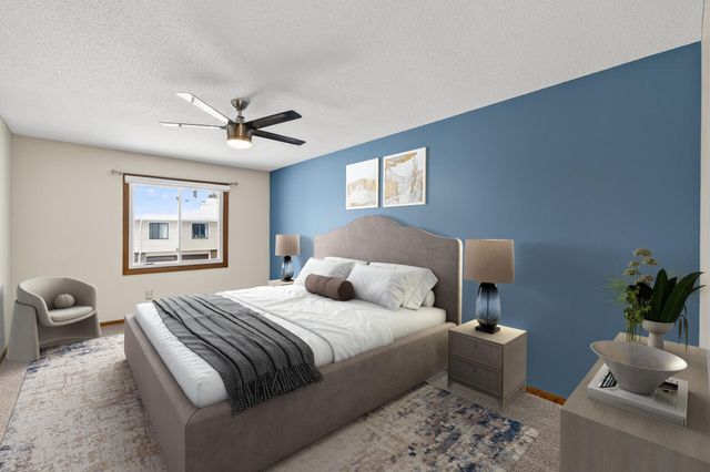 917 94th Avenue NE, Blaine, MN 55434