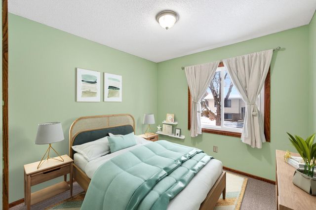 917 94th Avenue NE, Blaine, MN 55434