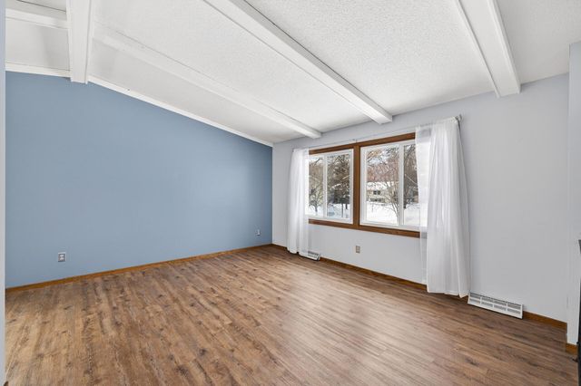 917 94th Avenue NE, Blaine, MN 55434