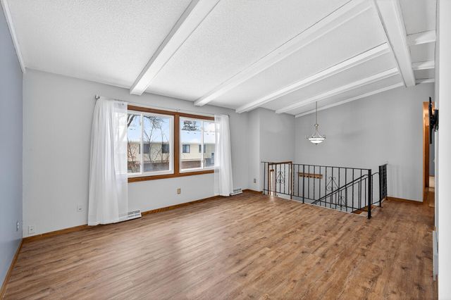 917 94th Avenue NE, Blaine, MN 55434