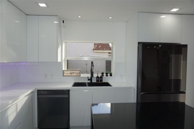 15614 SW 110th Ter, Miami, FL 33196