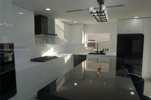 15614 SW 110th Ter, Miami, FL 33196