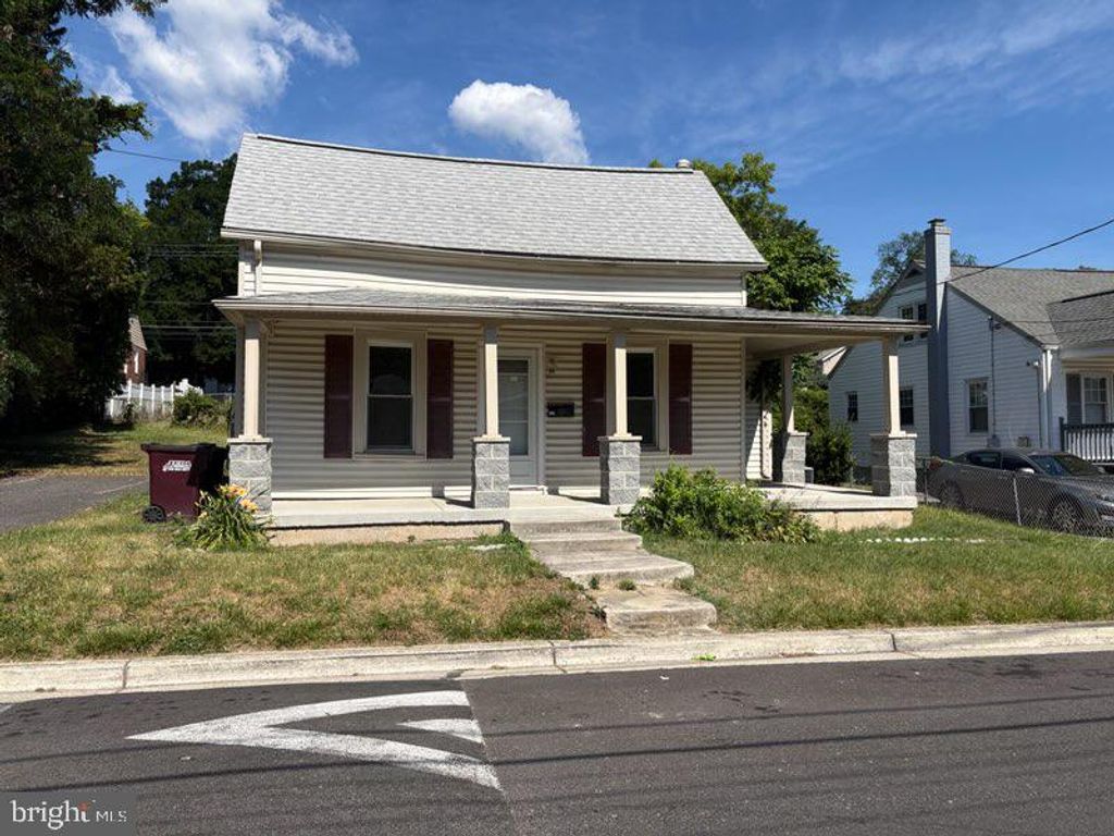 725 MENTOR AVE, Capitol Heights, MD 20743