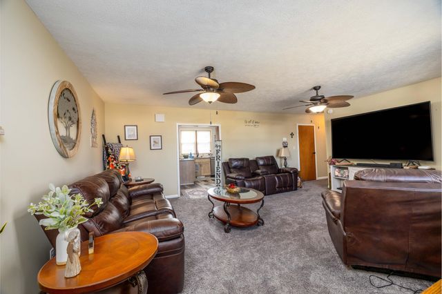 315 W Railroad Street, Kentland, IN 47951