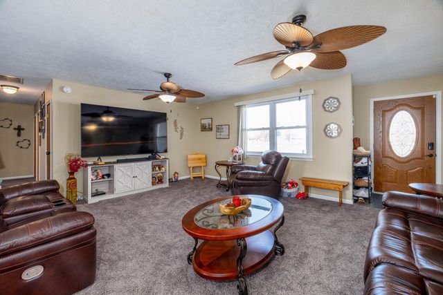 315 W Railroad Street, Kentland, IN 47951