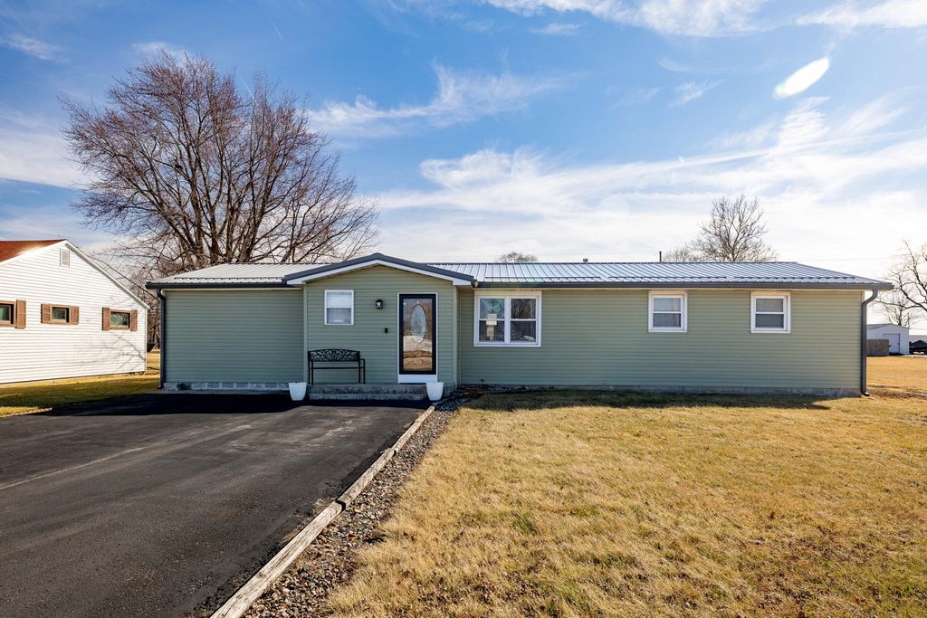 315 W Railroad Street, Kentland, IN 47951