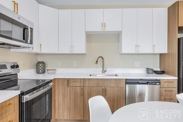 375 Cummins Hwy 303, Boston, MA 02131