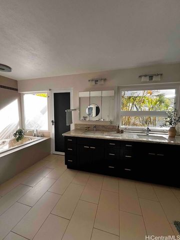 532 Portlock Road, Honolulu, HI 96825