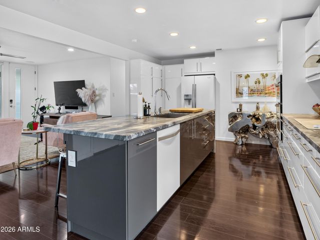 8002 E HUBBELL Street, Scottsdale, AZ 85257