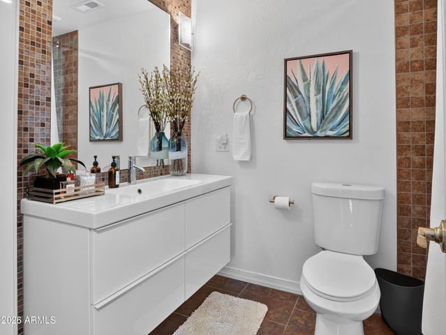 8002 E HUBBELL Street, Scottsdale, AZ 85257